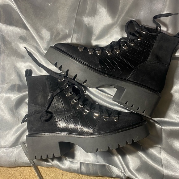 ASOS Boot, Black, Size 8 - Picture 4 of 7